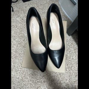 Clark’s Ileana Black Pumps